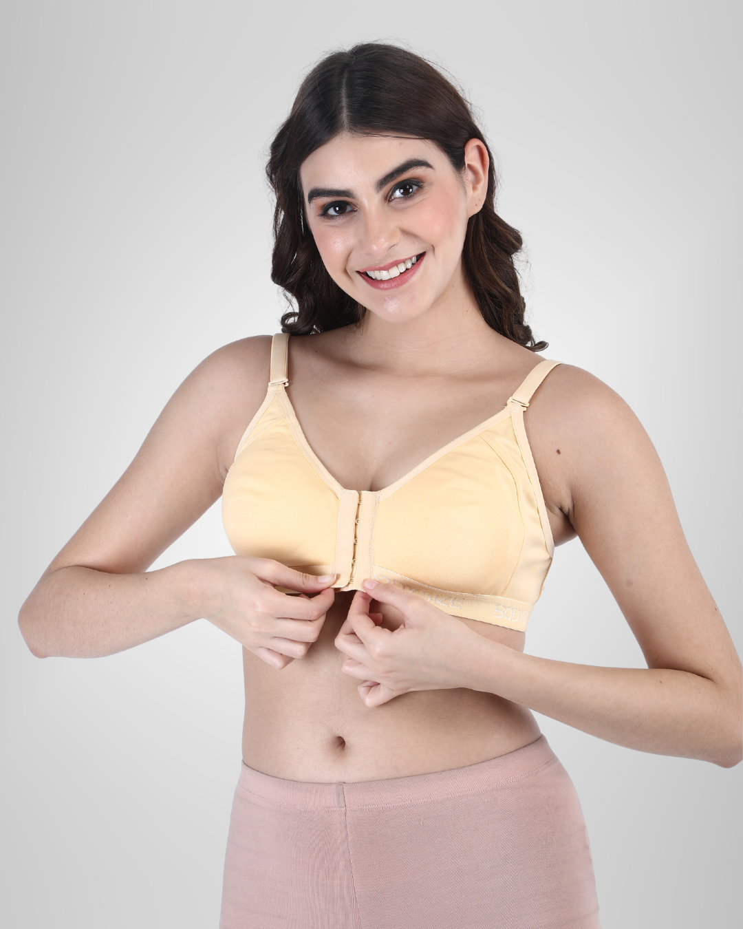 Front Open Seamless Everyday Bra light skin